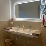 Ferienwohnung, 2 Zimmer, 4 Bis 6 Personen, 67 Qm, Mit Grossem Balkon, Entlang Am Fluss, An Der Aach, Am Bodensee, Nah Am Naturschutzgebiet * Зинген