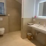 Ferienwohnung, 2 Zimmer, 4 Bis 6 Personen, 67 Qm, Mit Grossem Balkon, Entlang Am Fluss, An Der Aach, Am Bodensee, Nah Am Naturschutzgebiet Зинген