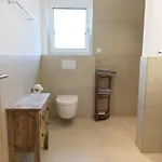 Ferienwohnung, 2 Zimmer, 4 Bis 6 Personen, 67 Qm, Mit Grossem Balkon, Entlang Am Fluss, An Der Aach, Am Bodensee, Nah Am Naturschutzgebiet Зинген