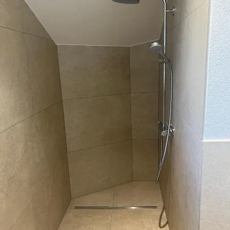 Ferienwohnung, 2 Zimmer, 4 Bis 6 Personen, 67 Qm, Mit Grossem Balkon, Entlang Am Fluss, An Der Aach, Am Bodensee, Nah Am Naturschutzgebiet דירה