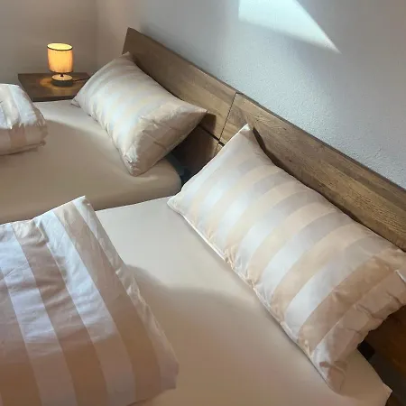 Ferienwohnung, 2 Zimmer, 4 Bis 6 Personen, 67 Qm, Mit Grossem Balkon, Entlang Am Fluss, An Der Aach, Am Bodensee, Nah Am Naturschutzgebiet * Singen