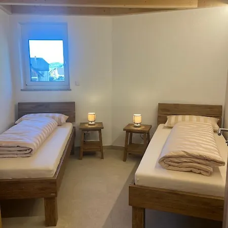 アパート Ferienwohnung, 2 Zimmer, 4 Bis 6 Personen, 67 Qm, Mit Grossem Balkon, Entlang Am Fluss, An Der Aach, Am Bodensee, Nah Am Naturschutzgebiet ジンゲン