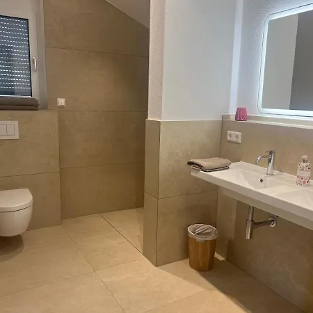 Ferienwohnung, 2 Zimmer, 4 Bis 6 Personen, 67 Qm, Mit Grossem Balkon, Entlang Am Fluss, An Der Aach, Am Bodensee, Nah Am Naturschutzgebiet ジンゲン