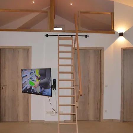 Ferienwohnung, 2 Zimmer, 4 Bis 6 Personen, 67 Qm, Mit Grossem Balkon, Entlang Am Fluss, An Der Aach, Am Bodensee, Nah Am Naturschutzgebiet *