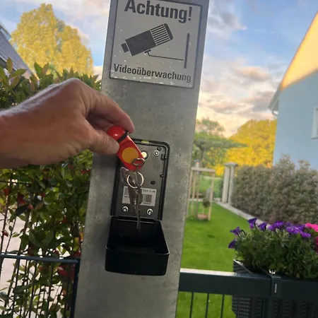 Ferienwohnung, 2 Zimmer, 4 Bis 6 Personen, 67 Qm, Mit Grossem Balkon, Entlang Am Fluss, An Der Aach, Am Bodensee, Nah Am Naturschutzgebiet * ジンゲン
