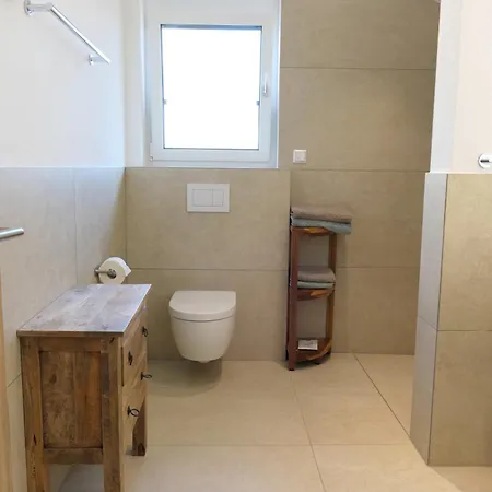 Ferienwohnung, 2 Zimmer, 4 Bis 6 Personen, 67 Qm, Mit Grossem Balkon, Entlang Am Fluss, An Der Aach, Am Bodensee, Nah Am Naturschutzgebiet סינגן