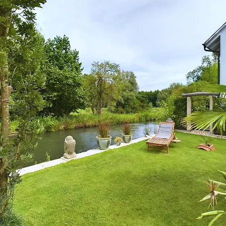 Ferienwohnung, 2 Zimmer, 4 Bis 6 Personen, 67 Qm, Mit Grossem Balkon, Entlang Am Fluss, An Der Aach, Am Bodensee, Nah Am Naturschutzgebiet Singen